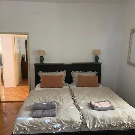 Tri Srca 2 - De Luxe 2 * 特雷比涅